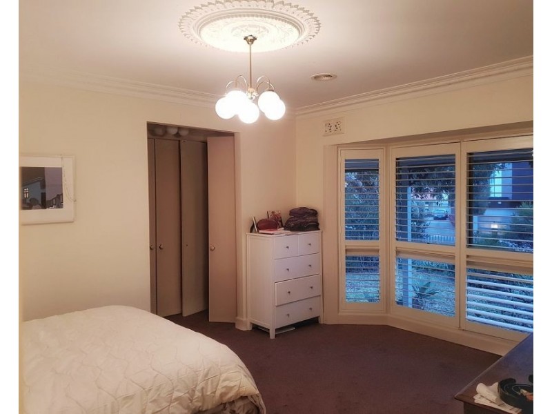 27 Ebden Ave, Black Rock VIC 3193