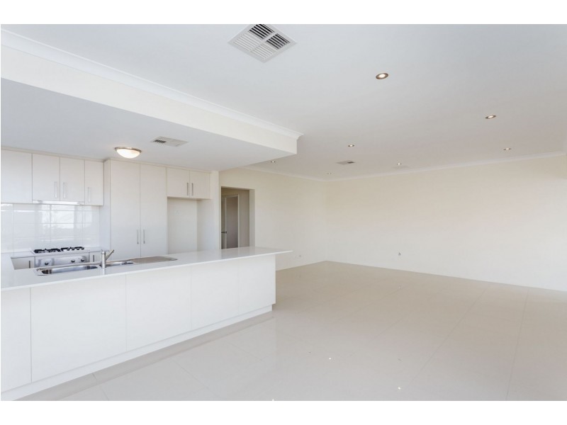 39D Mayor Rd, Coogee WA 6166