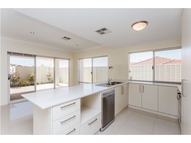 39D Mayor Rd, Coogee WA 6166