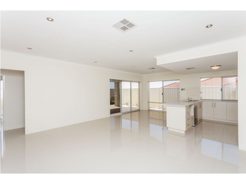 39D Mayor Rd, Coogee WA 6166