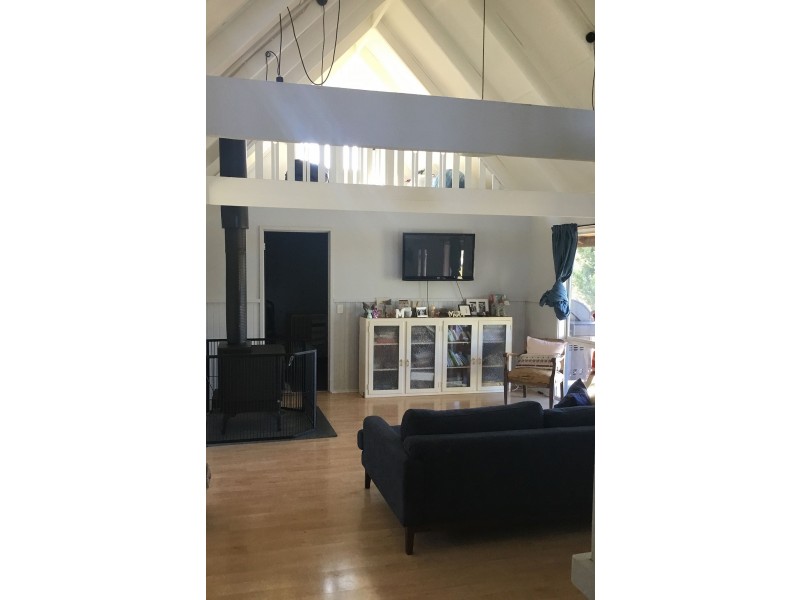 24 Dundas St, Lancefield VIC 3435