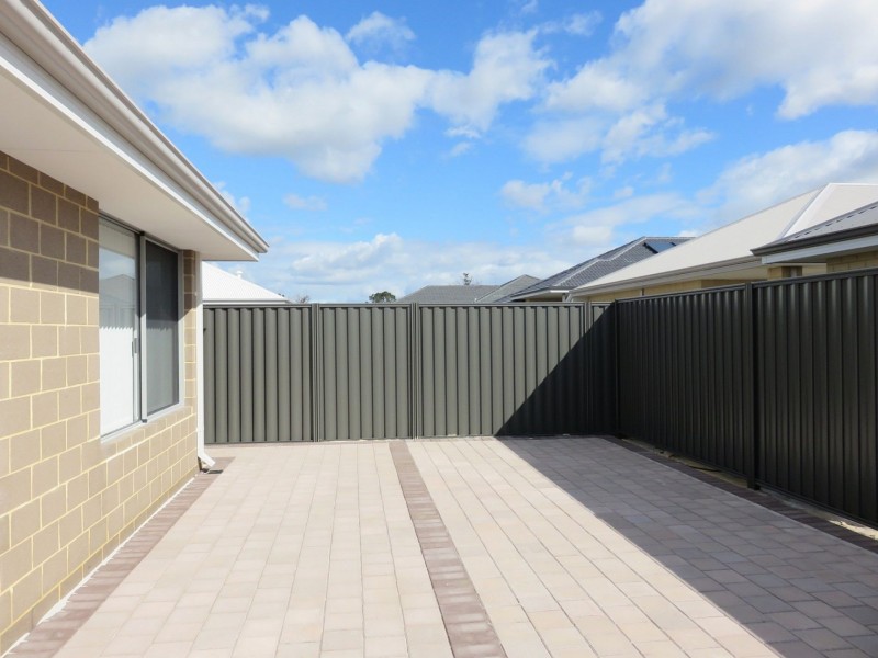 14 Ellsworth Rd, Wellard WA 6170