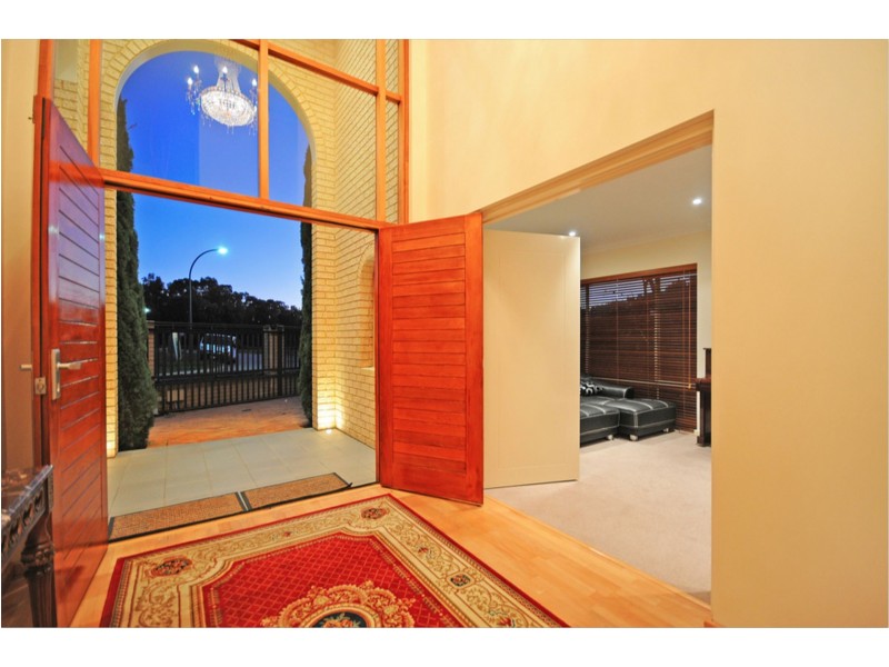 33 Talia Dr, Stirling WA 6021