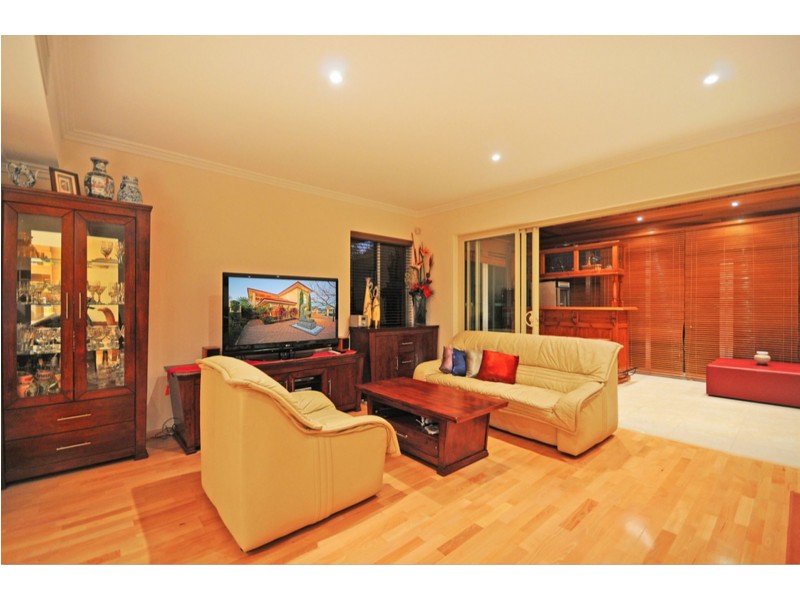 33 Talia Dr, Stirling WA 6021