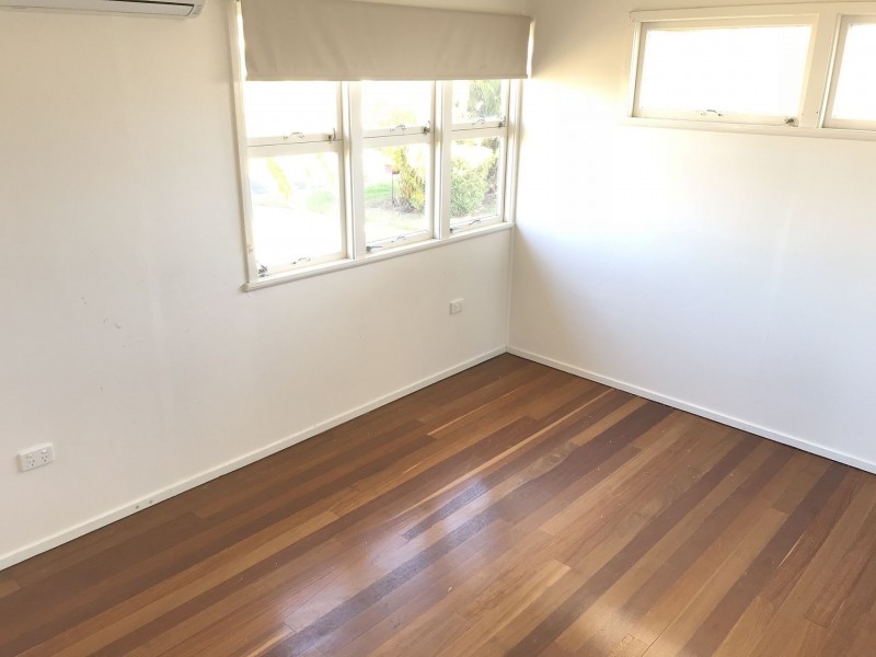 18 Lloyd George St, Eastern Heights QLD 4305
