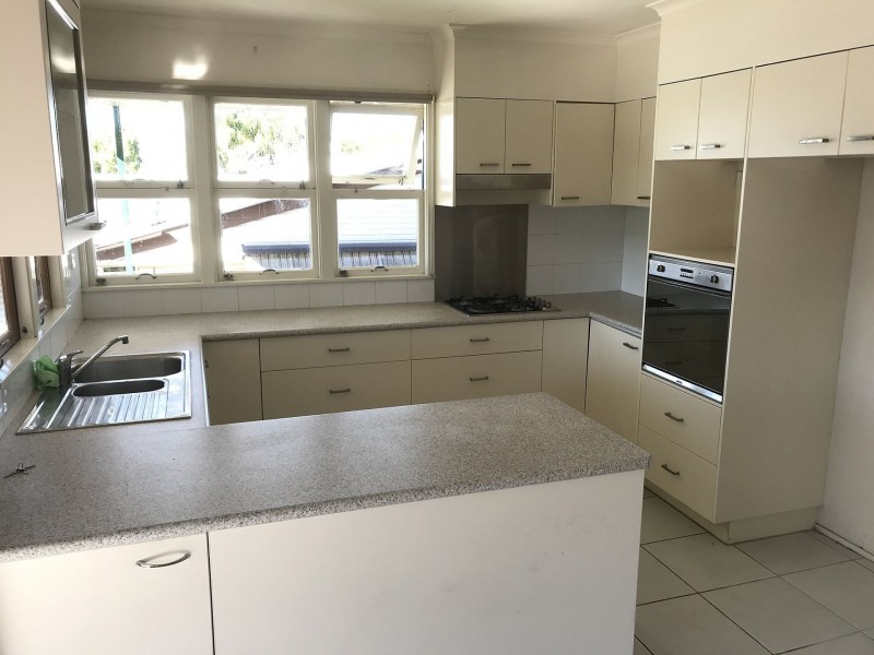 18 Lloyd George St, Eastern Heights QLD 4305