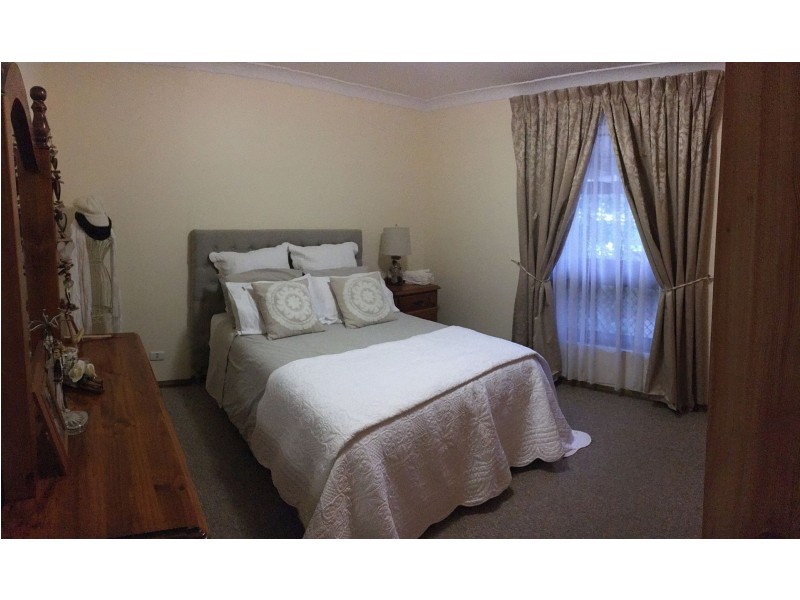 4 Roberts Cres, Hope Valley SA 5090