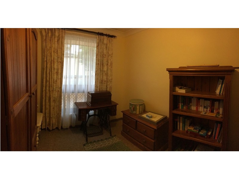 4 Roberts Cres, Hope Valley SA 5090