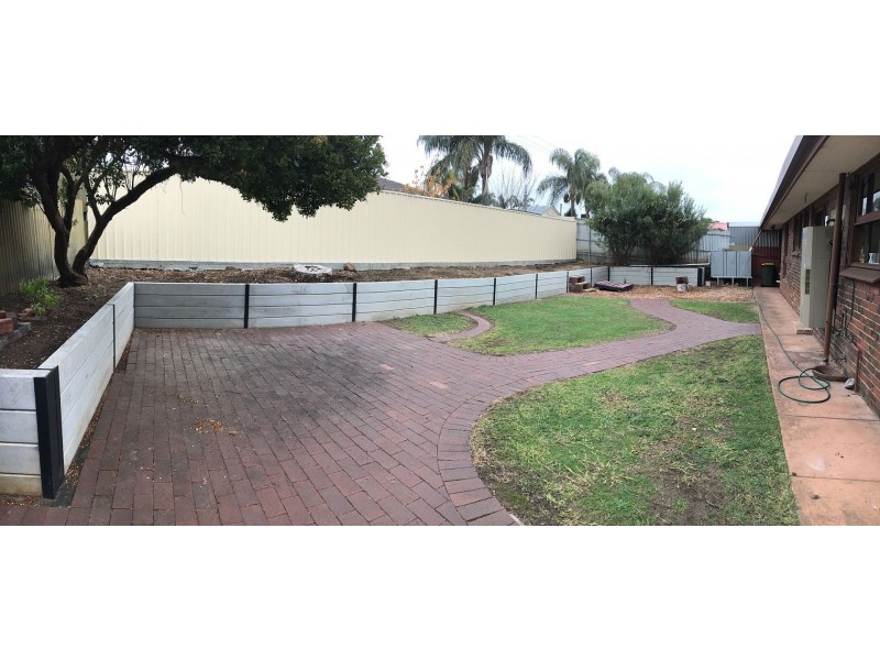 4 Roberts Cres, Hope Valley SA 5090