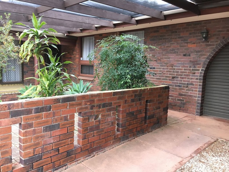 4 Roberts Cres, Hope Valley SA 5090