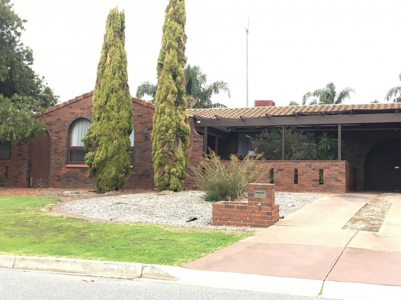 4 Roberts Cres, Hope Valley SA 5090