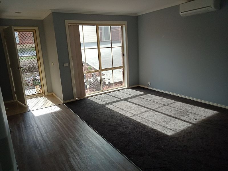 1/12 Renlik Ct, Pakenham VIC 3810