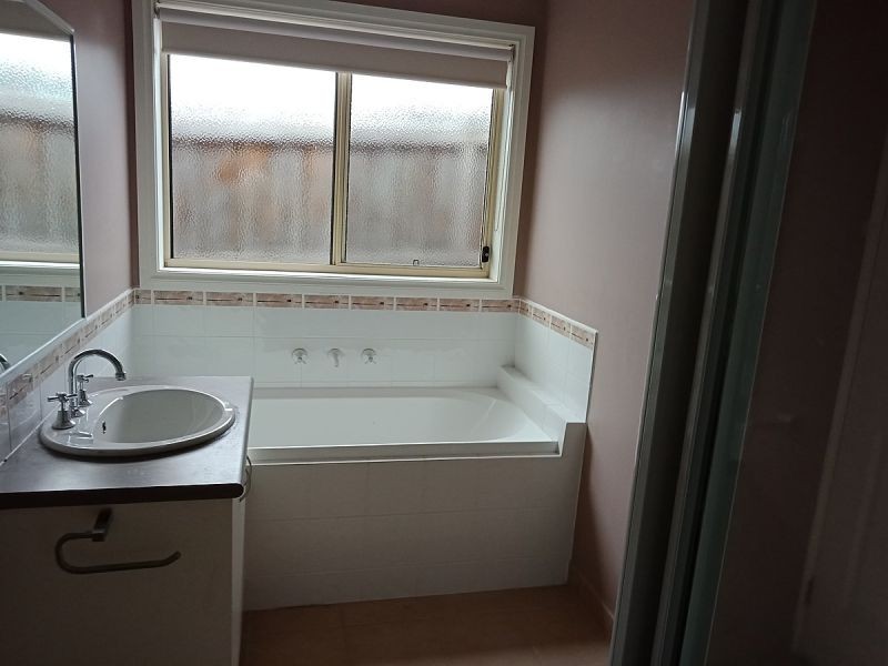 1/12 Renlik Ct, Pakenham VIC 3810