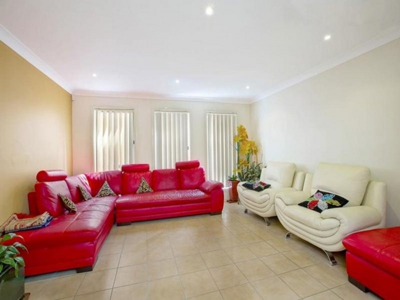 31 Scottsdale Cct, West Hoxton NSW 2171