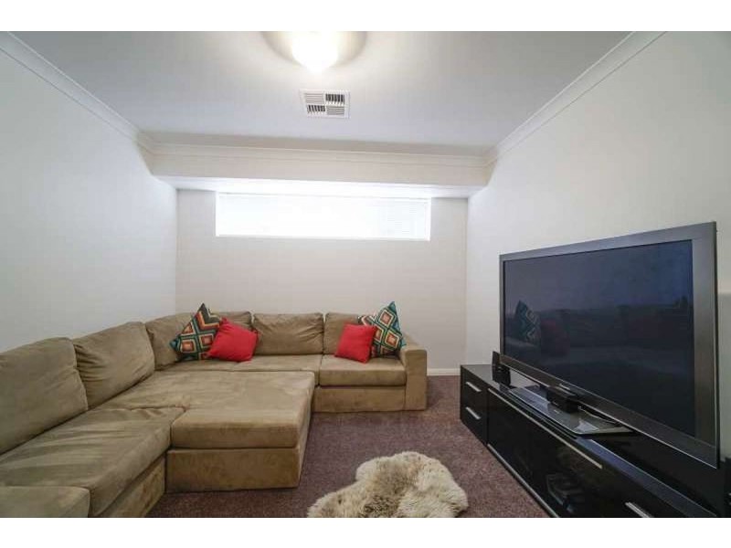 8 Vidalia Dr, Aveley WA 6069