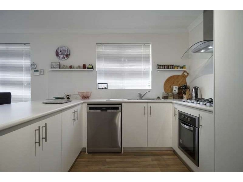 8 Vidalia Dr, Aveley WA 6069