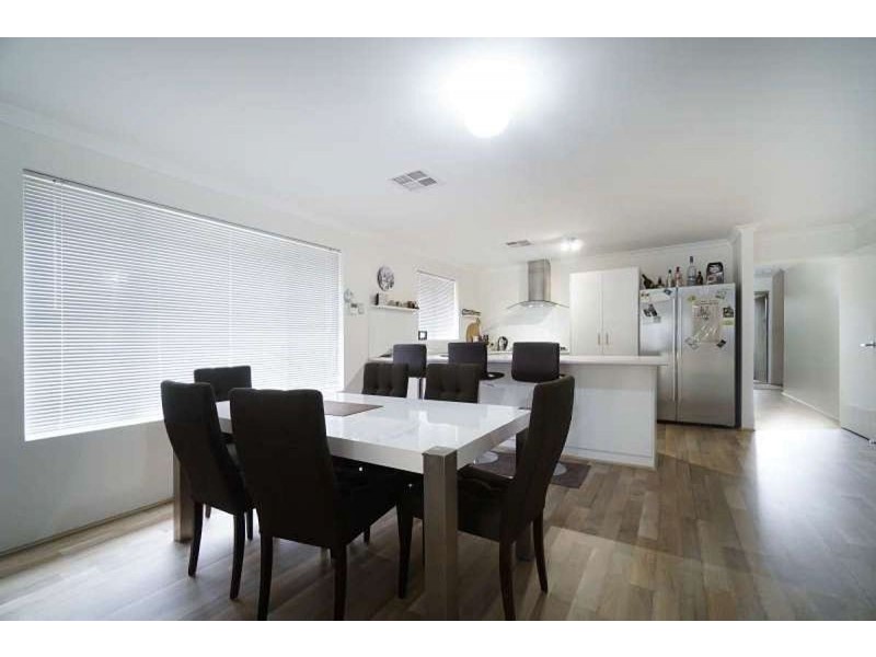 8 Vidalia Dr, Aveley WA 6069