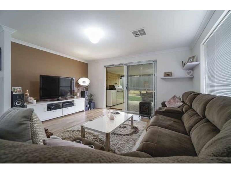 8 Vidalia Dr, Aveley WA 6069