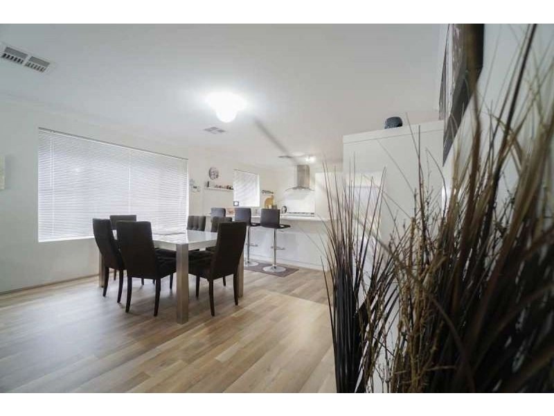 8 Vidalia Dr, Aveley WA 6069