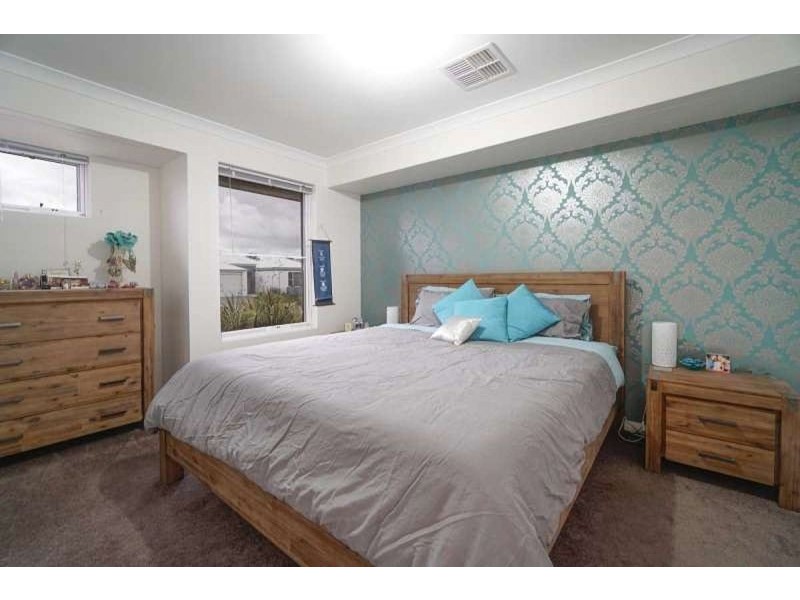 8 Vidalia Dr, Aveley WA 6069