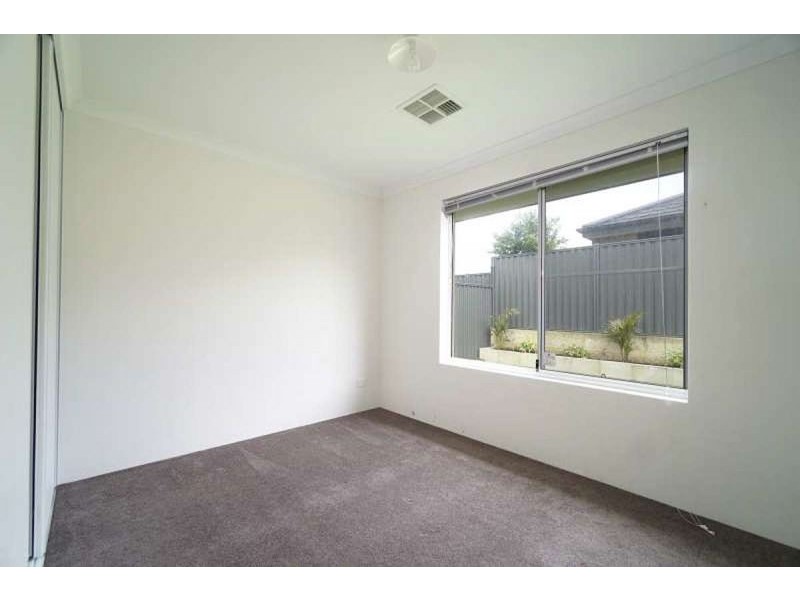 8 Vidalia Dr, Aveley WA 6069