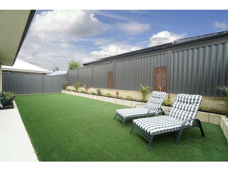 8 Vidalia Dr, Aveley WA 6069