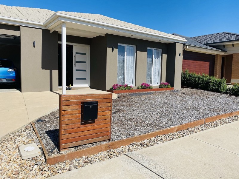 24 Gossamer Way, Narre Warren South VIC 3805