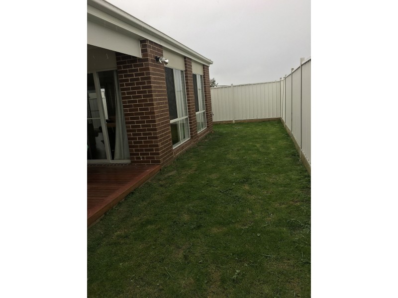24 Gossamer Way, Narre Warren South VIC 3805