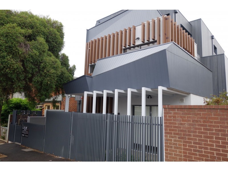 1/4 Pridham St, Kensington VIC 3031