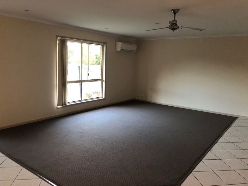7 Robertson Dr, Burnside QLD 4560
