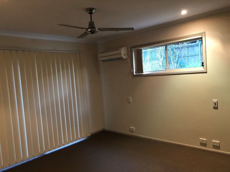 7 Robertson Dr, Burnside QLD 4560