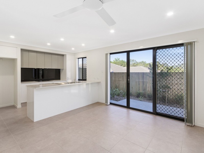 2/4 Angela Way, Pimpama QLD 4209