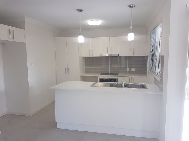 2 Oakdale St, Browns Plains QLD 4118