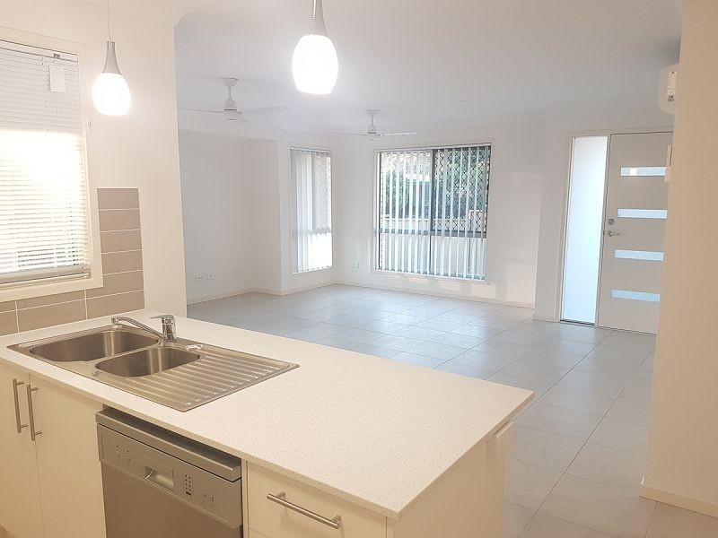 2 Oakdale St, Browns Plains QLD 4118