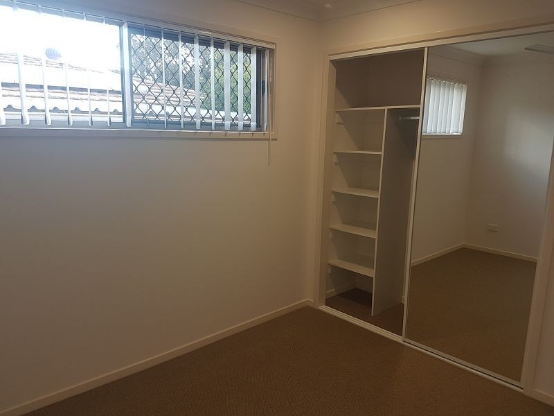 2 Oakdale St, Browns Plains QLD 4118