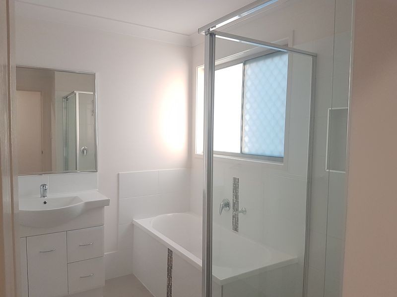 2 Oakdale St, Browns Plains QLD 4118