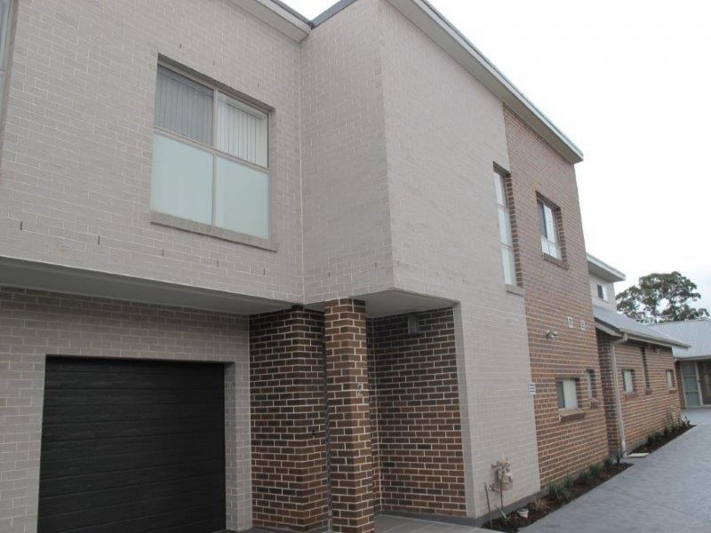 2/15 Broxbourne St, Westmead NSW 2145