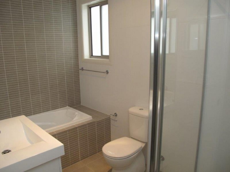 2/15 Broxbourne St, Westmead NSW 2145