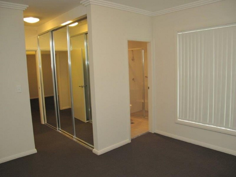 2/15 Broxbourne St, Westmead NSW 2145