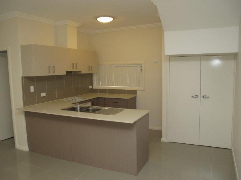 2/15 Broxbourne St, Westmead NSW 2145