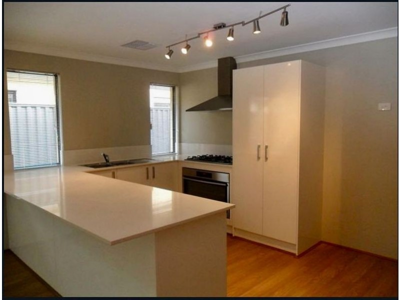 18 Casitas St, Champion Lakes WA 6111