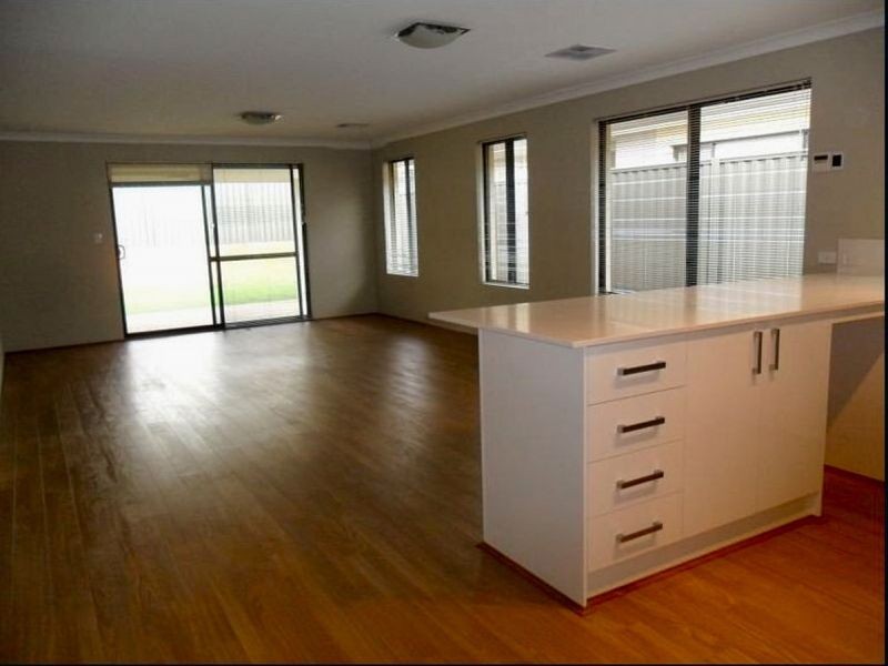 18 Casitas St, Champion Lakes WA 6111