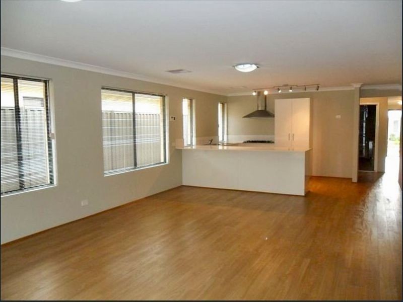 18 Casitas St, Champion Lakes WA 6111