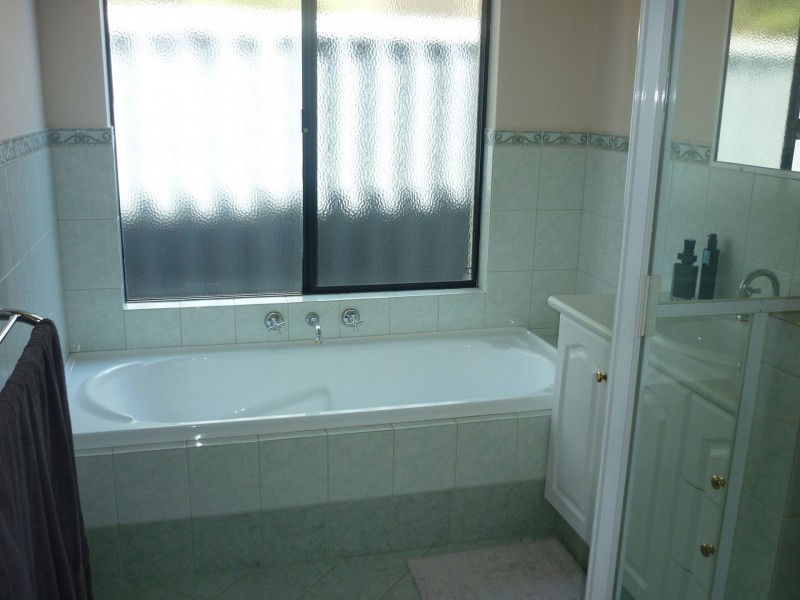 5A Isaac St, Melville WA 6156