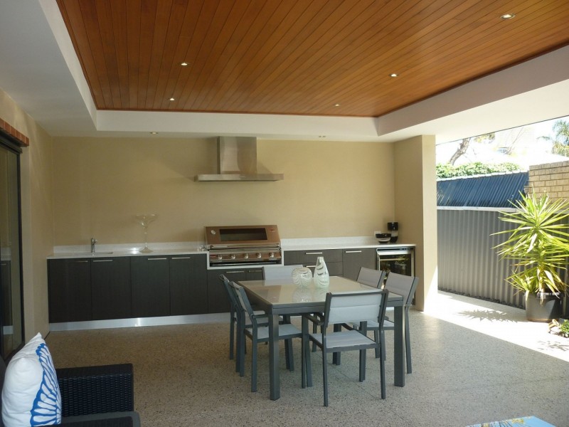 5A Isaac St, Melville WA 6156