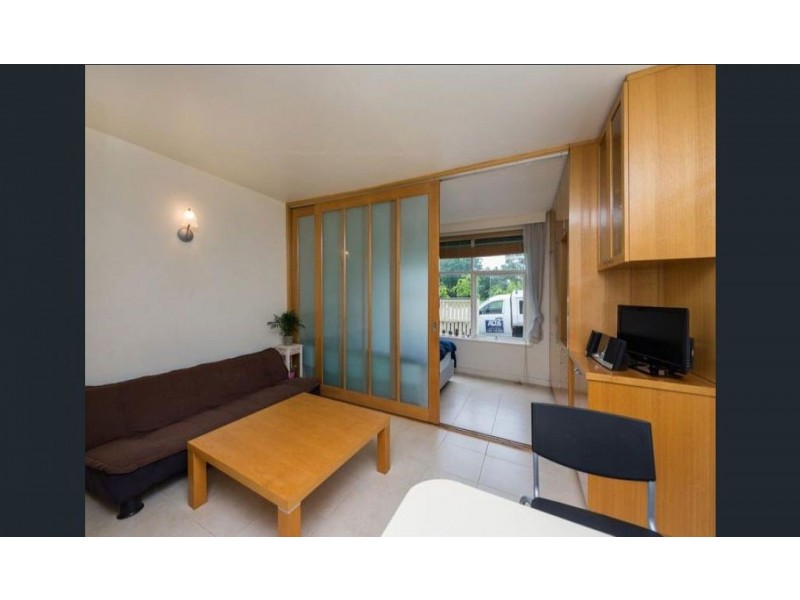 2/33 Clarke St, Elwood VIC 3184