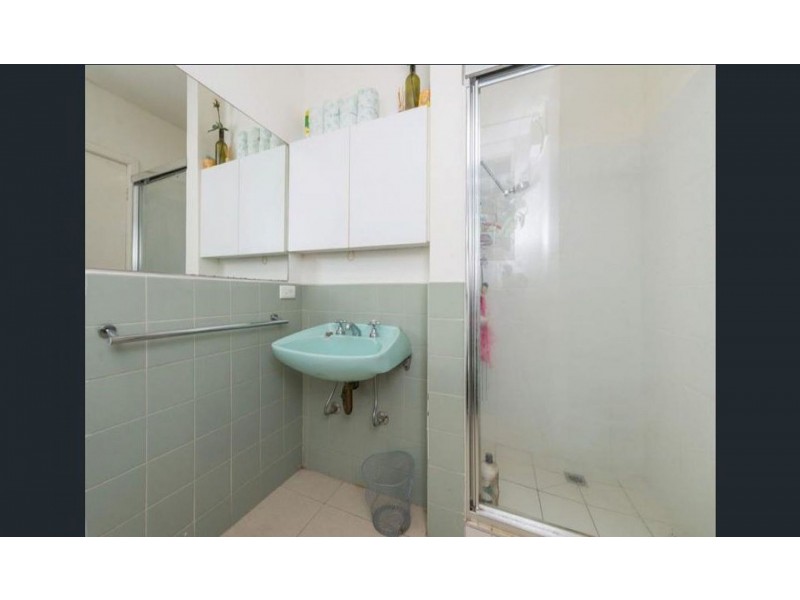 2/33 Clarke St, Elwood VIC 3184