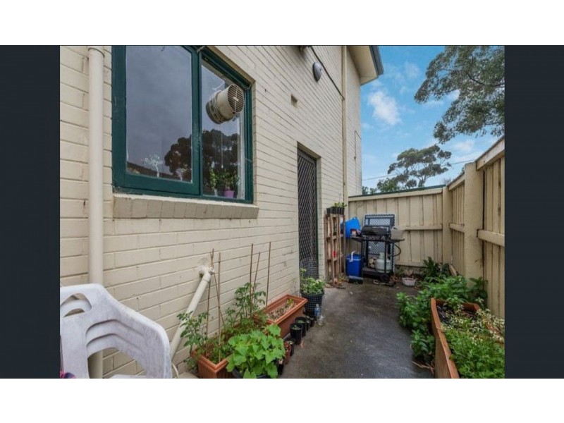 2/33 Clarke St, Elwood VIC 3184