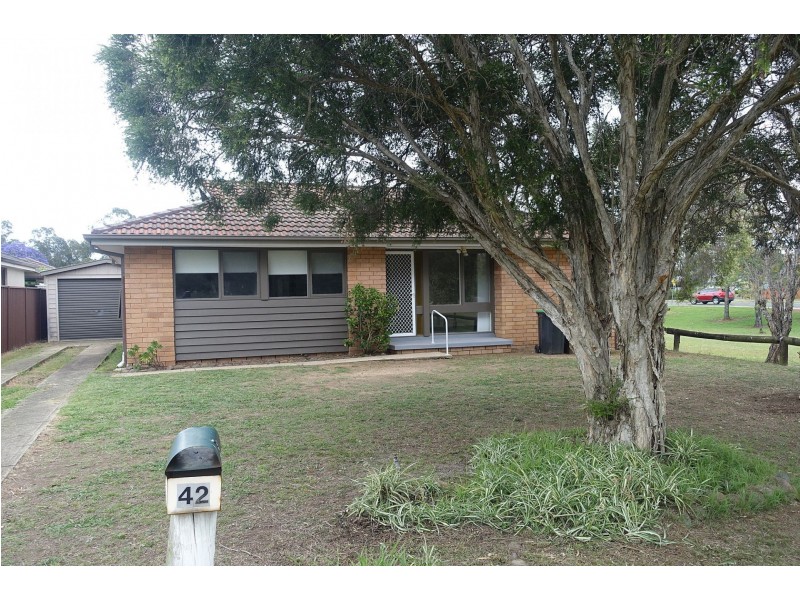 42 Mosely Ave, South Penrith NSW 2750