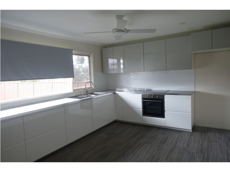 42 Mosely Ave, South Penrith NSW 2750